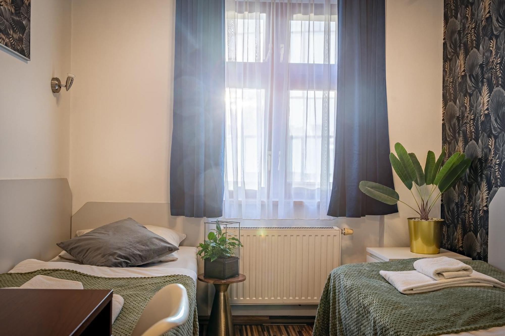 Great Polonia Dwarf Wroclaw Bed & Breakfast エクステリア 写真