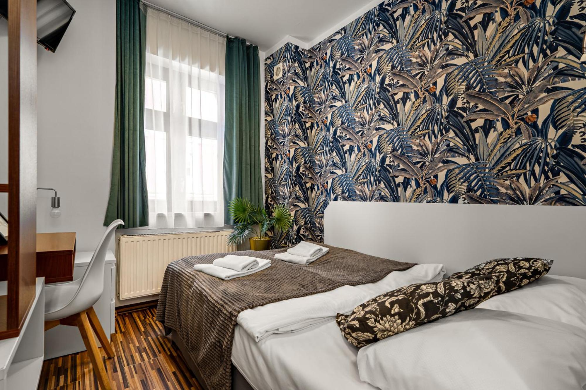 Great Polonia Dwarf Wroclaw Bed & Breakfast エクステリア 写真