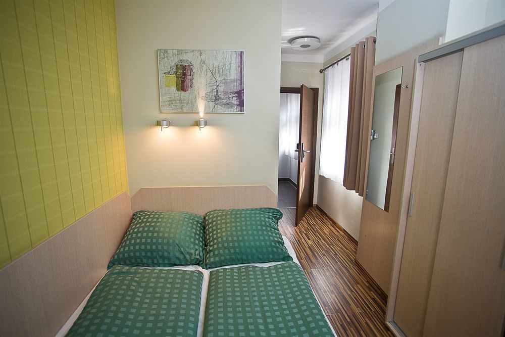 Great Polonia Dwarf Wroclaw Bed & Breakfast エクステリア 写真