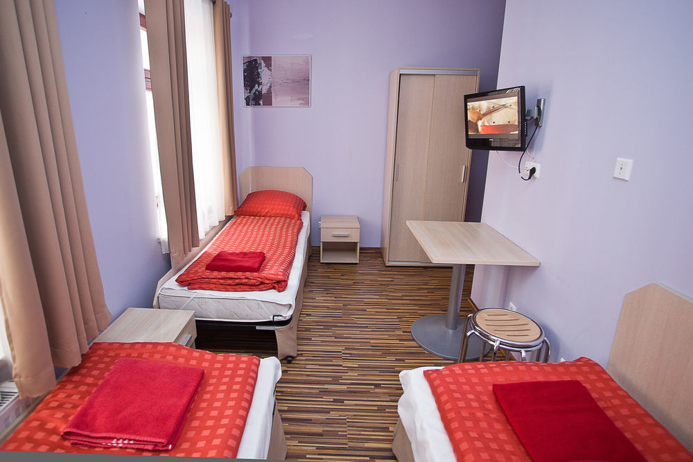 Great Polonia Dwarf Wroclaw Bed & Breakfast エクステリア 写真