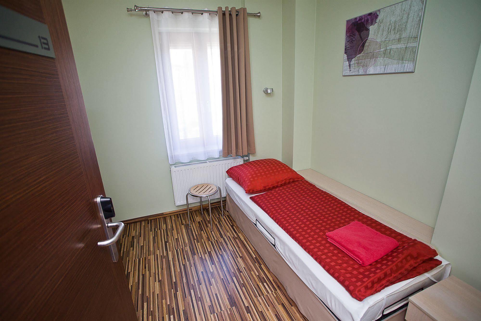 Great Polonia Dwarf Wroclaw Bed & Breakfast エクステリア 写真